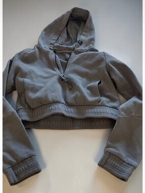 Gymshark Cropped Hoodie in Gray